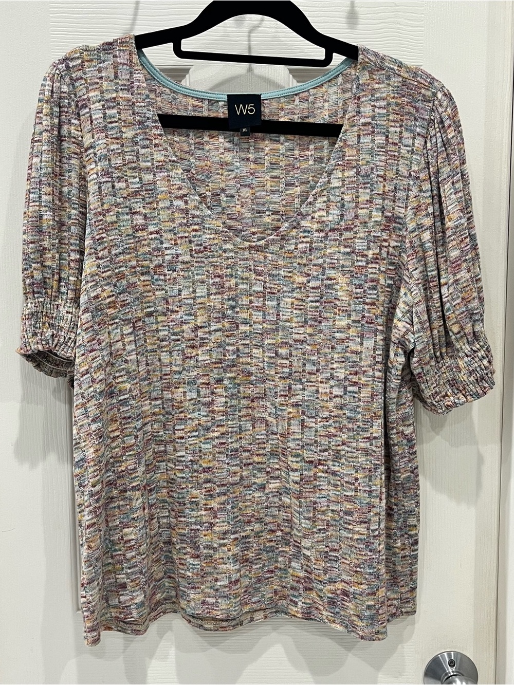 W5 Multicolor Short Sleeve Scoop Neck Knit Top